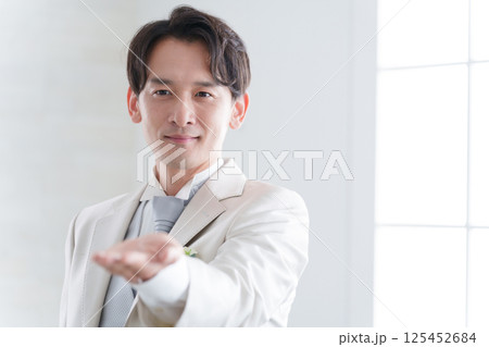 ウェディング・新郎 125452684