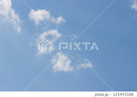 青い空と白い雲 青い空と白い雲 125455106