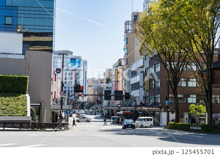 晴れの青空と中心市街地の香林坊交差点から片町方面の風景|金沢イメージ|石川県金沢市 晴れの青空と中心市街地の香林坊交差点から片町方面の風景|金沢イメージ|石川県金沢市 125455701