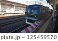 地上を走る地下鉄 125459570