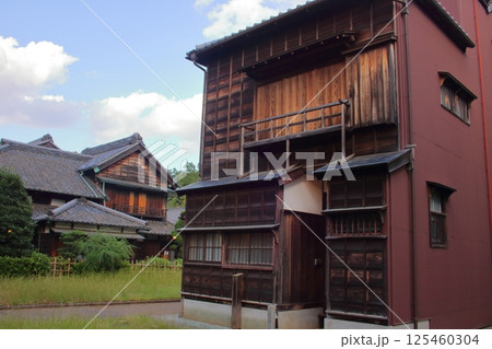 昔の木造日本家屋 125460304