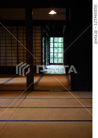 日本家屋の畳部屋 125460850