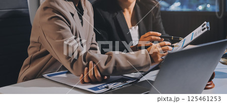 Concept of legal counseling. The lawyer or legal counsel is listening and providing advice to business people. Concept of legal counseling. The lawyer or legal counsel is listening and providing advice to business people. 125461253