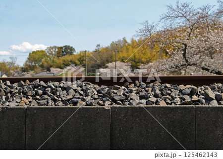 線路とバラスト 125462143