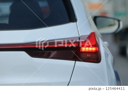 車のテールランプ 車のテールランプ 125464411