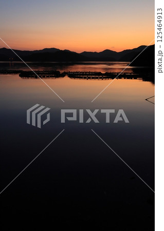 夜明けの養殖場 125464913
