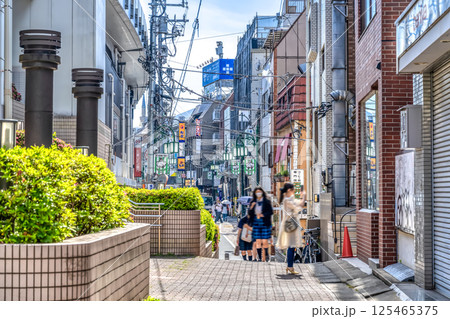 東京都渋谷区の都市風景　代々木上原駅 125465375