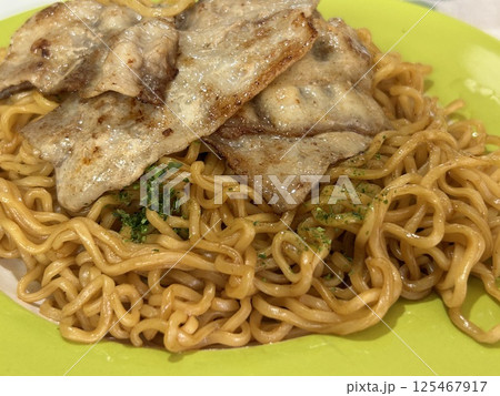 豚焼きそば 豚焼きそば 125467917