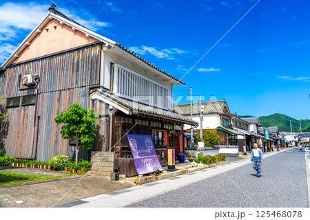 【重要伝統的建造物群保存地区】矢掛宿 初夏の宿場町の風景7 岡山県小田郡矢掛町 【重要伝統的建造物群保存地区】矢掛宿 初夏の宿場町の風景7 岡山県小田郡矢掛町 125468078