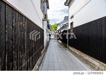 【重要伝統的建造物群保存地区】矢掛宿　初夏の宿場町の路地5　岡山県小田郡矢掛町 125468082