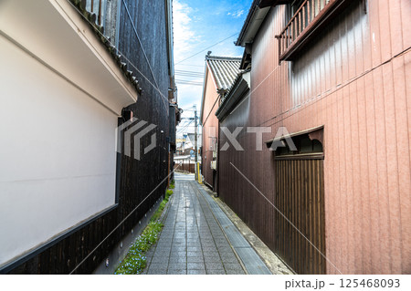 【重要伝統的建造物群保存地区】矢掛宿　初夏の宿場町の路地2　岡山県小田郡矢掛町 125468093
