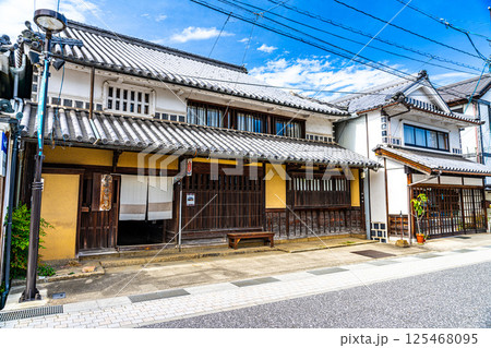 【重要伝統的建造物群保存地区】矢掛宿 初夏の宿場町の風景1 岡山県小田郡矢掛町 【重要伝統的建造物群保存地区】矢掛宿 初夏の宿場町の風景1 岡山県小田郡矢掛町 125468095