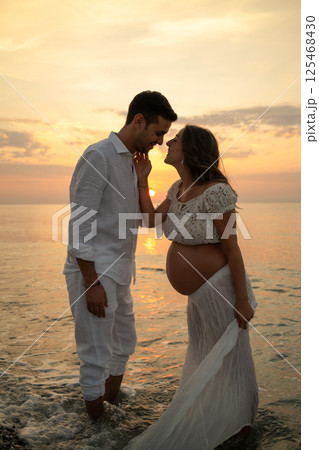 The Sun Between The Faces Of Two Lovers  125468430