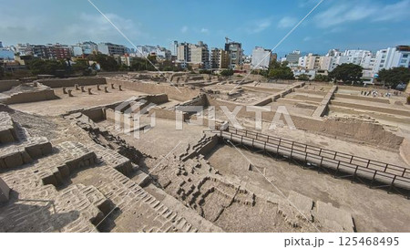 Huaca pucllana ruins showing adobe and clay structures in miraflores, lima, peru 125468495