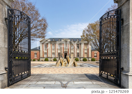 正門と山形県旧県会議事堂 正門と山形県旧県会議事堂 125470269