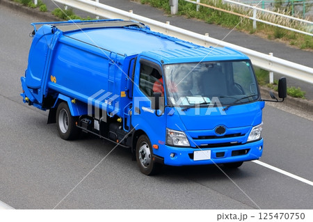 塵芥車（ゴミ収集車） 125470750