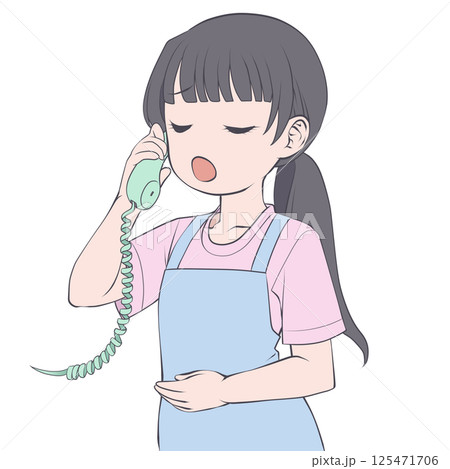 受話器を持って話すエプロン姿の黒髪の女性・呆れる 受話器を持って話すエプロン姿の黒髪の女性・呆れる 125471706