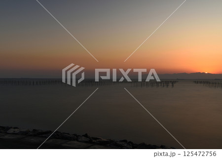 伊勢湾の日没 125472756