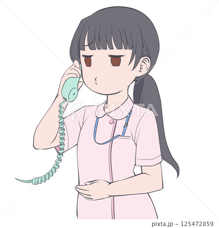 受話器を持って話す黒髪の女性看護師・むくれる 125472859