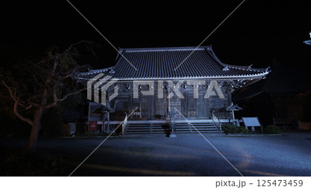 横浜市金沢区金沢文庫の称名寺の夜景 125473459