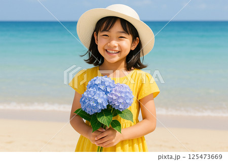 海辺で紫陽花を抱える日本人の少女 125473669