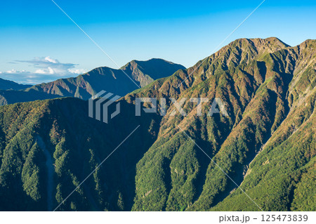 モルゲンロートの聖岳　南アルプス　悪沢岳と荒川岳登山 125473839