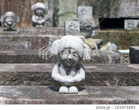 壺阪寺の石像 125473885