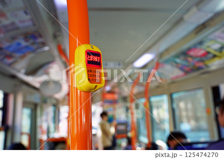 路線バスの停車ボタン 路線バスの停車ボタン 125474270