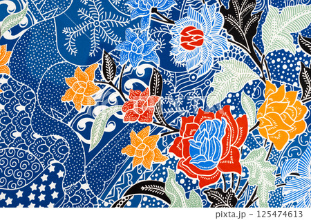 Photo of flower-patterned batik cloth that looks beautiful. Photo of flower-patterned batik cloth that looks beautiful. 125474613