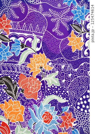 Photo of flower-patterned batik cloth that looks beautiful. 125474614
