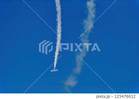 青空を飛ぶ飛行機 ブルーインパル 大空 青空 航空自衛隊 戦闘機 飛行機 入間基地 青空を飛ぶ飛行機 ブルーインパル 大空 青空 航空自衛隊 戦闘機 飛行機 入間基地 125476012