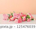 カーネーションの花束 125476039