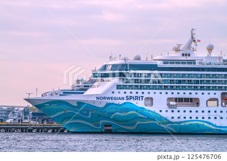 日本の横浜都市景観3隻の豪華客船。ノルウェージャン・スピリットやダイヤモンド・プリンセス 125476706
