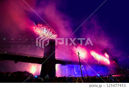July 4th 2014 fireworks Brooklyn bridge Manhattan 125477453