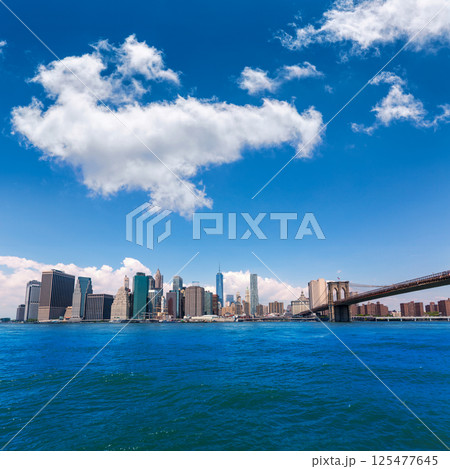 Brooklyn Bridge and Manhattan skyline New York 125477645