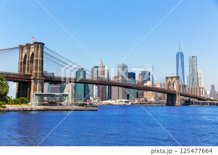 Brooklyn Bridge and Manhattan skyline New York 125477664