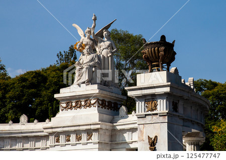 The Benito Juarez Hemicycle is located at the Alameda Central park in Mexico City, dedicated to the former President of Mexico on September 18, 1910. 125477747