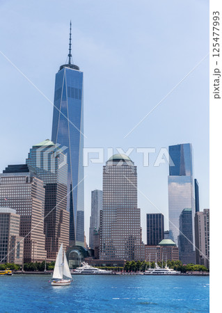 Manhattan New York skyline from Hudson River 125477993