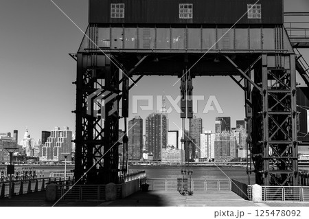 Manhattan New York skyline BW from East Manhattan New York skyline BW from East 125478092