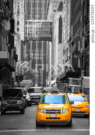 Fift avenue neigbourhood yellow cab taxi 5 th Av 125478203