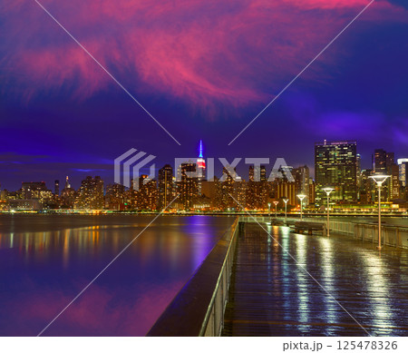 Manhattan New York sunset skyline from East Manhattan New York sunset skyline from East 125478326