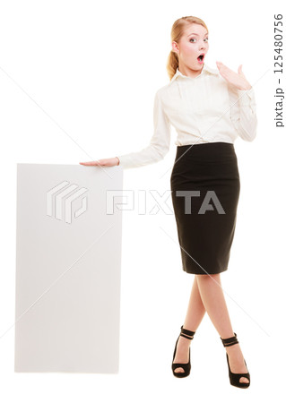 Ad. Businesswoman holding blank copy space banner 125480756