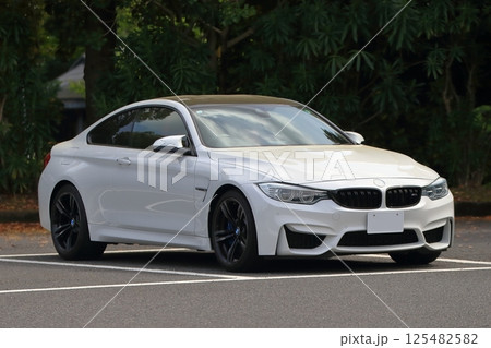 ドイツ製のスポーツカー 125482582