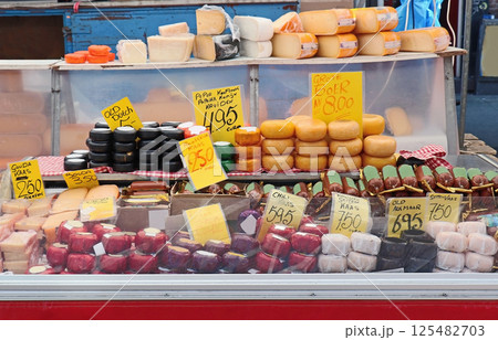 Cheese shop in Amsterdam market 125482703