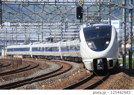 【JR西日本】683系8000番台+681系 特急「サンダーバード」(JR京都線:島本〜山崎) 【JR西日本】683系8000番台+681系 特急「サンダーバード」(JR京都線:島本〜山崎) 125482983