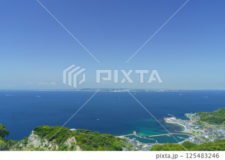 【千葉県富津市】鋸山から見た金谷漁港方面の風景 【千葉県富津市】鋸山から見た金谷漁港方面の風景 125483246