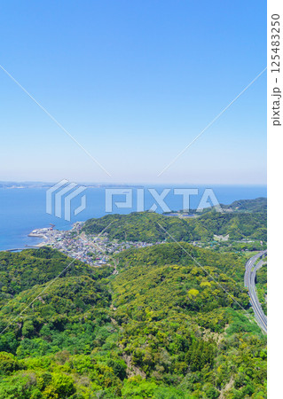 【千葉県富津市】鋸山から見た浜金谷駅方面の風景 【千葉県富津市】鋸山から見た浜金谷駅方面の風景 125483250