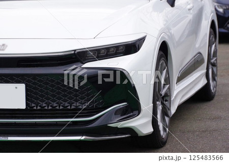 自動車イメージ　トヨタクラウン クロスオーバー モデルスタ仕様のフロントマスク 125483566