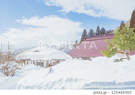 新潟　真冬の平等寺（阿賀町） 125484305