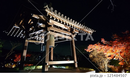 普賢寺・大御堂観音寺の釣り鐘堂 普賢寺・大御堂観音寺の釣り鐘堂 125484507